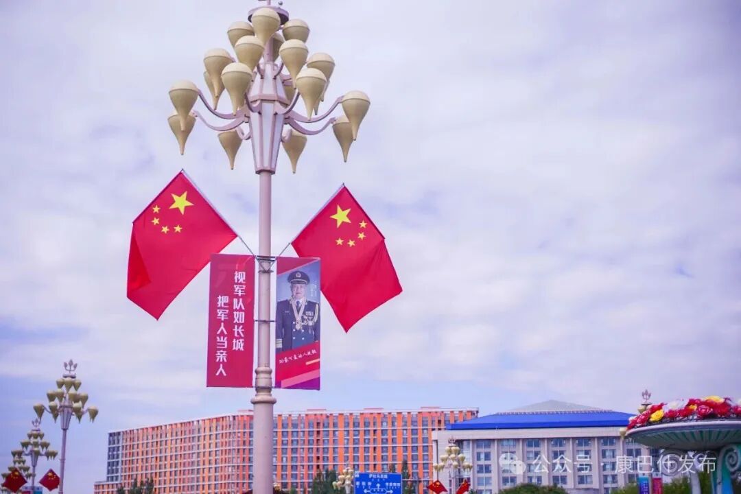 五星红旗 迎风招展.jpg